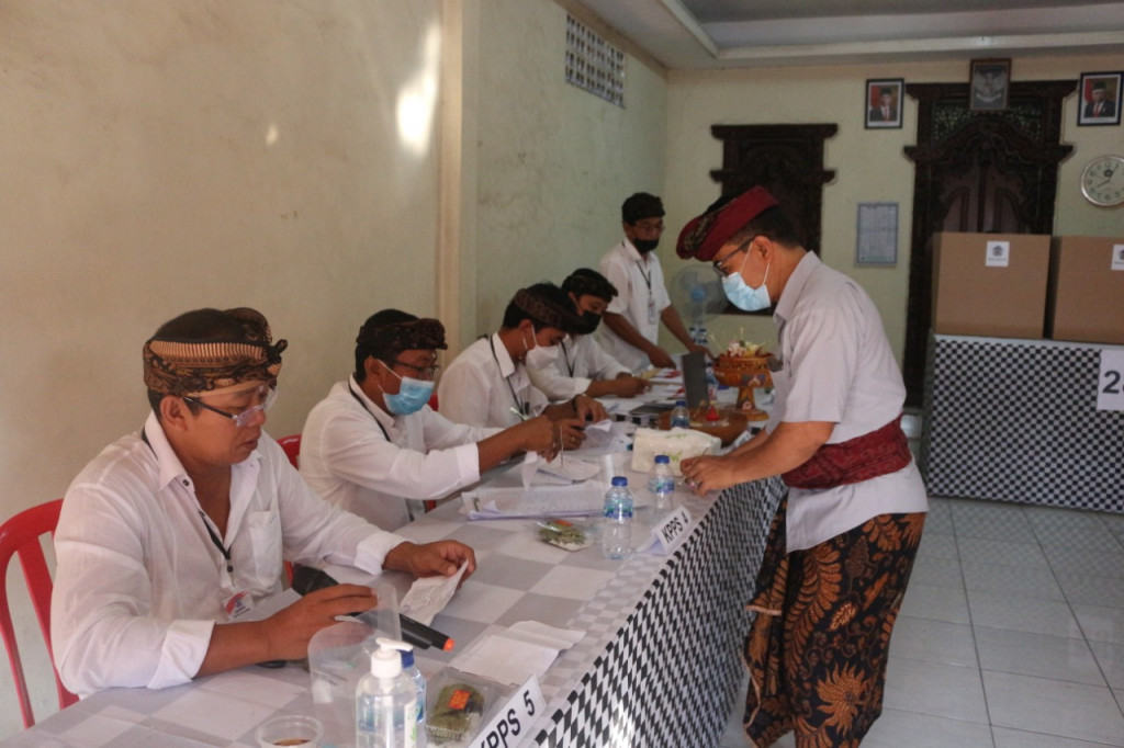 Gelaran Pilkel di Desa Dalung, Warga Antusias Datang ke TPS